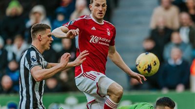 كريس وود يسجل هاتريك ويقود نوتنجهام للفوز علي نيوكاسل