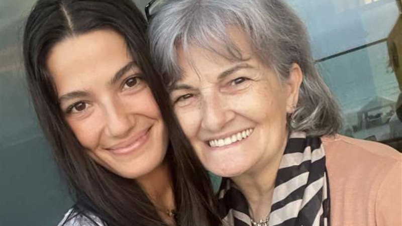 تارا عماد ووالدتها