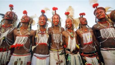 العروس مُلزمة بدفع المهر والعريس يجلد طقوس الزواج الهندية