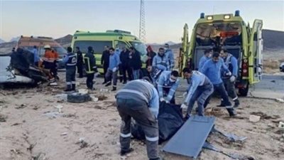 سيارة مسرعة تنهي حياة شخص وتصيب آخر في الصف