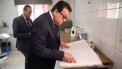 وزير الصحة يتفقد مركز طب أسرة «ميت عقبة» ضمن جولاته المفاجئة