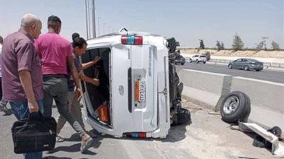 انقلاب ميكروباص أعلي دائري الوراق وإصابة 4 أشخاص