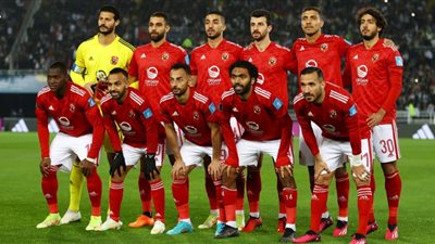 قبل نهائى السوبر الأهلي يفوز بجائزة كلوب سوكر لافضل نادي في الشرق الأوسط 
