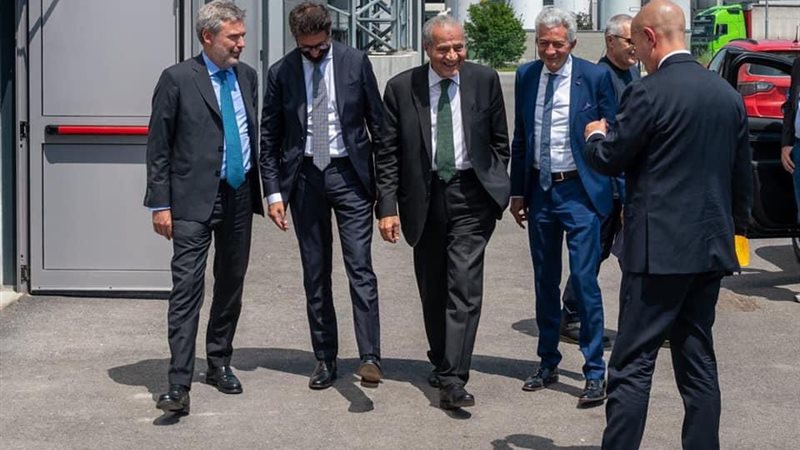 BF858485-3E90-4130-BDB5-2C9AA47ED38F