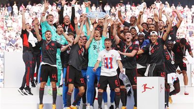 أبطال الدوري الألماني يتوجون في سيناريو جنوني بفضل تعادل دورتموند