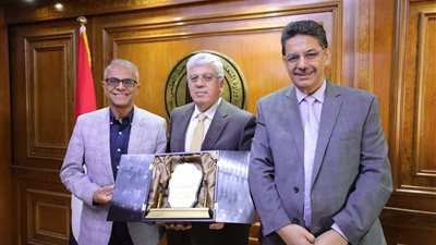 وزير التعليم العالي يستقبل وفد رابطة العلماء المصريين في أمريكا وكندا