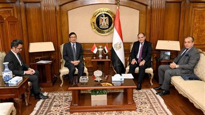 بالتعاون مع سفير سنغافورة..وزير التجارة والصناعة يبحث التطورات الاستثمارية بين البلدين