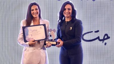 دنيا سمير غانم تشكر القومى للمرأة على تكريمها عن دورها فى 