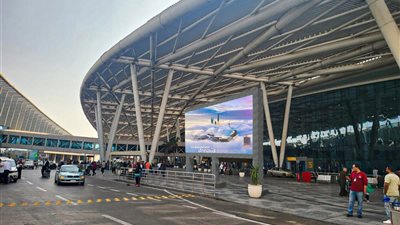 لأول مرة في مصر.. القاهرة الدولي يشهد التشغيل التجريبي لشاشة إعلانات ثلاثية الأبعاد