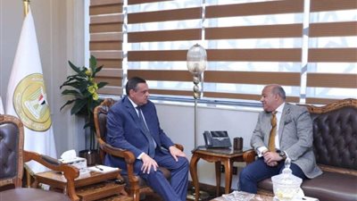 وزير التنمية المحلية يتابع الموقف التنفيذي للسلع الغذائية