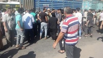 سيارة مسرعة تدهس 3 أشخاص أثناء عبور الطريق بالبدرشين