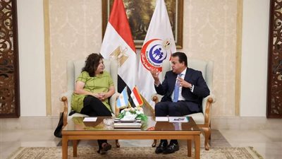 وزير الصحة يلتقي نظيرته الأرجنتينية لبحث سبل التعاون المشترك