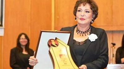 من بينهم لبلبة.. تكريم نجوم الفن بحفل اليوبيل الذهبي