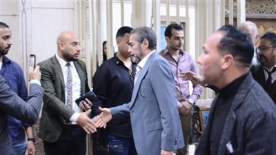 بملامح حزينة.. لأول مرة أحمد عبد العزيز في عزاء شيرين النصر 