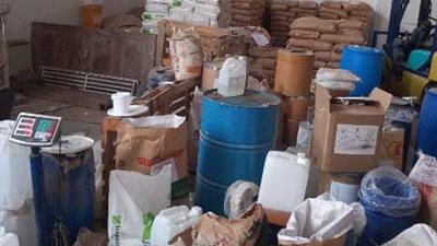 ضبط 27 طن منظفات ومستحضرات مجهولة المصدر في بلبيس 