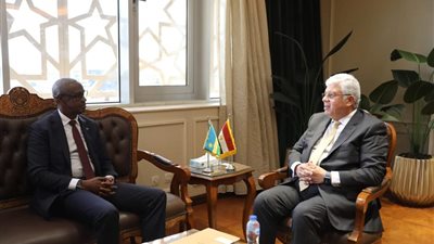 عاشور وسفير رواندا يبحثان سبل التعاون في مجال التعليم العالي