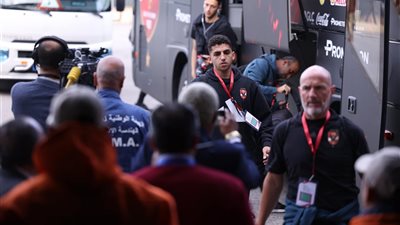 عودة كوكا تحمل الأمل: الأهلي يواجه يانج بتشكيل جديد ومفاجآت في الوسط