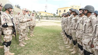 رئيس أركان حرب القوات المسلحة يتفقد عناصر القوات المسلحة وعدد من المشروعات التنموية بنطاق شمال سيناء