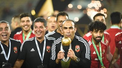 لاعبو الأهلي يتلقون عروضًا.. ولكن عبدالحفيظ يكشف عن الحقائق