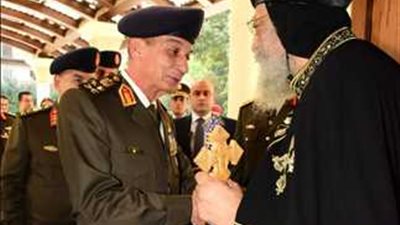 وزير الدفاع يهنئ البابا تواضروس الثاني بمناسبة عيد الميلاد المجيد