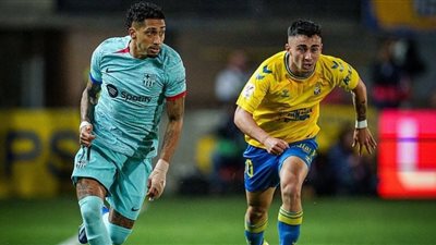 برشلونة يفوز بشق الأنفس على لاس بالماس بثنائية