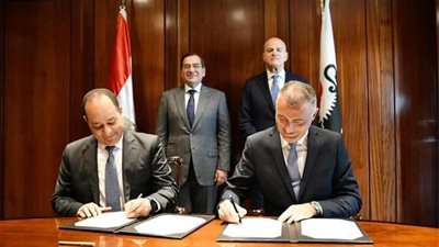 طارق الملا يوقع مذكرة نوايا بين 