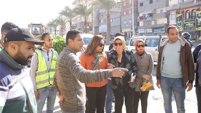 محافظ دمياط تتابع الأعمال الجارية لترميم الأجزاء التي تم قطعها بطريق 