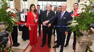 وزير الصناعة يفتتح معرض 