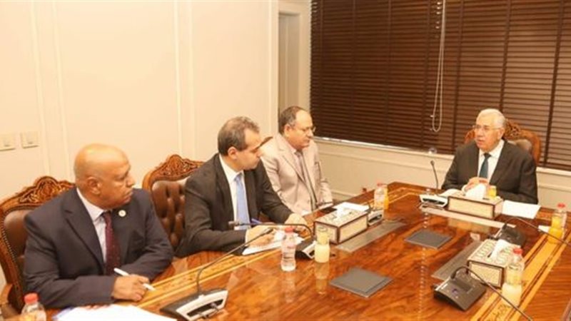 وزير الزراعة خلال