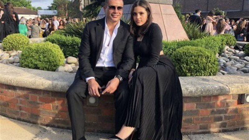 عمرو دياب وابنته