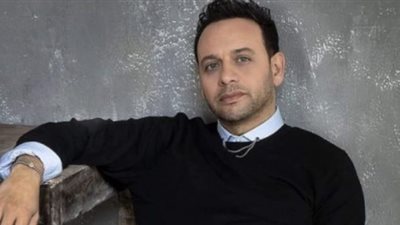 مصطفي قمر: انا كويس ياجماعة دي حاجة خفيفة وحادث يضحك والله