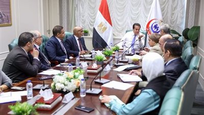 وزير الصحة يتابع مستجدات العمل بشأن إنهاء قوائم الانتظار