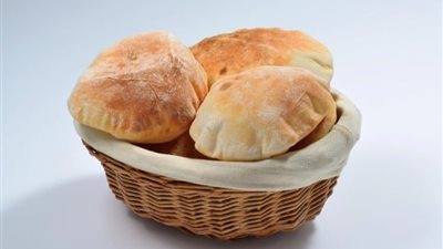 رئيس شعبة المخابز يكشف حقيقة ارتفاع سعر الخبز السياحي