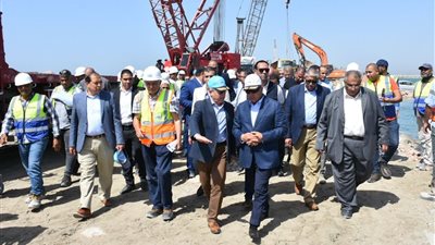 وزير النقل في جولة تفقدية للمشروعات التنموية والخدمية بميناء الدخيلة 
