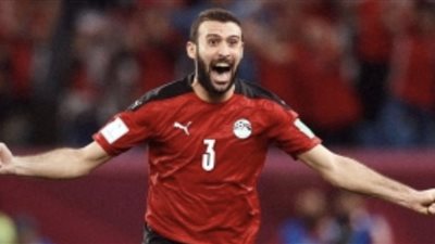 تحت المجهر: كيف تعامل الطبيب مع إصابة عمر كمال خلال لقاء تنزانيا؟