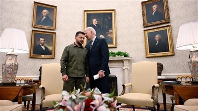 أمريكا تتعهد بمد أوكرانيا بالأسلحة فور الموافقة على طلب التمويل