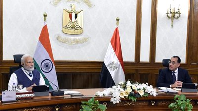 رئيسا وزراء مصر والهند يترأسان اجتماع مائدة مستديرة لمناقشة ملفات التعاون ذات الإهتمام المشترك