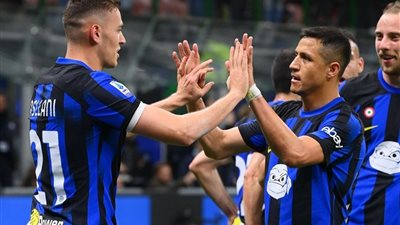 إنتر ميلان يفوز علي جنوي بثنائيه ويواصل صداره الدوري الإيطالي 