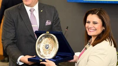 الجندي تلتقي عددا من الملحقين العسكريين العرب والأجانب