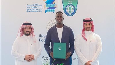 صفقة مدوية.. الأهلي السعودي يستقطب ميندي