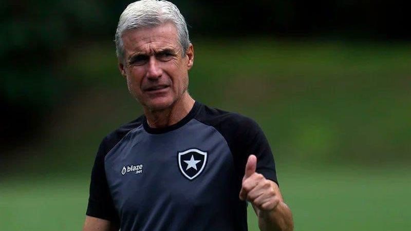 35128CE9-ADD7-438F-A609-F70C3C13AECB