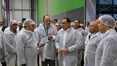 مدبولي يتفقد مصنع 