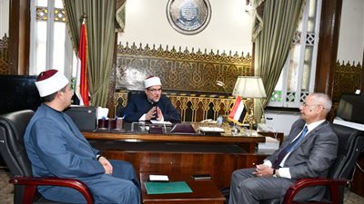 وزير الأوقاف يستقبل رئيس الجامعة المصرية للثقافة الإسلامية بكازاخستان
