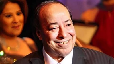 نجوم الفن يتوافدون على عزاء عمدة الدراما المصرية