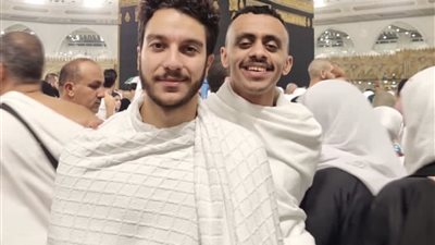 نور النبوي ينشر صورة من أمام الكعبة المشرفة