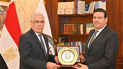 إدارة التفتيش القضائي بالنيابة العامة تكرِّم مديرها السابق..صور