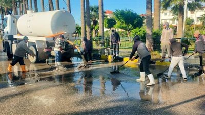 رأس البر تواصل جهودها لرفع تجمعات مياة الأمطار والتعامل مع موجة الطقس السيء بدمياط