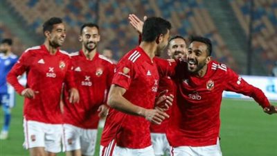 صحفي إسباني يتغزل بلاعبي الأهلي.. 