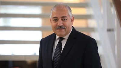 العامري فاروق يتعرض لوعكة صحية مفاجئة في النادي الأهلي