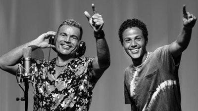 الثنائي عمرو دياب ونجله عبدالله يطرحا أول دويتو لهما